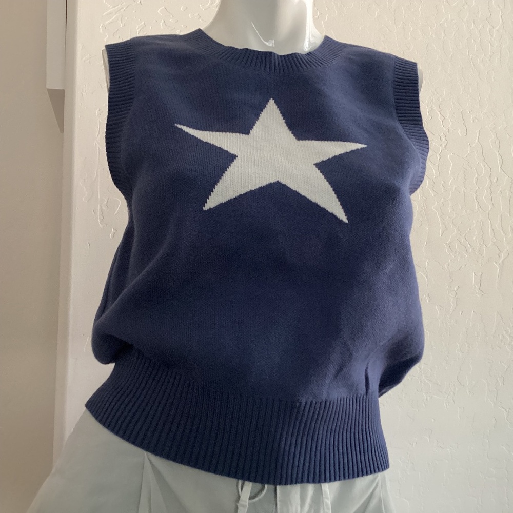 No Comment NWT, navy blue size medium graphics sweater vest